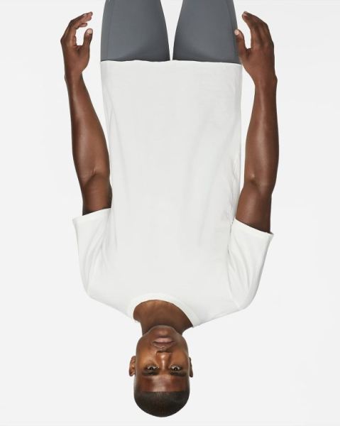 Nike Yoga Dri-FIT Erkek Üstler Gri | WMHUF5829